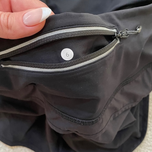 Lululemon Run Times Short *Block-It Pocket Black Size 6 - Picture 5 of 5